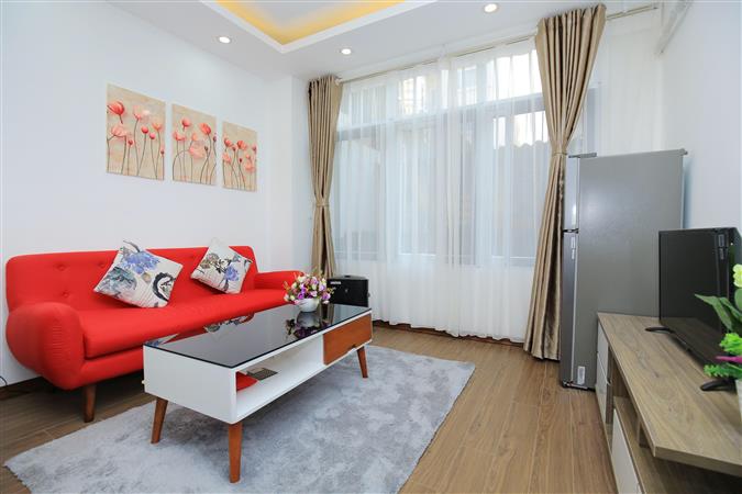 Căn hộ 1PN 60m2 cho thuê phố Linh Lang, cạnh Lotte nội thất mới